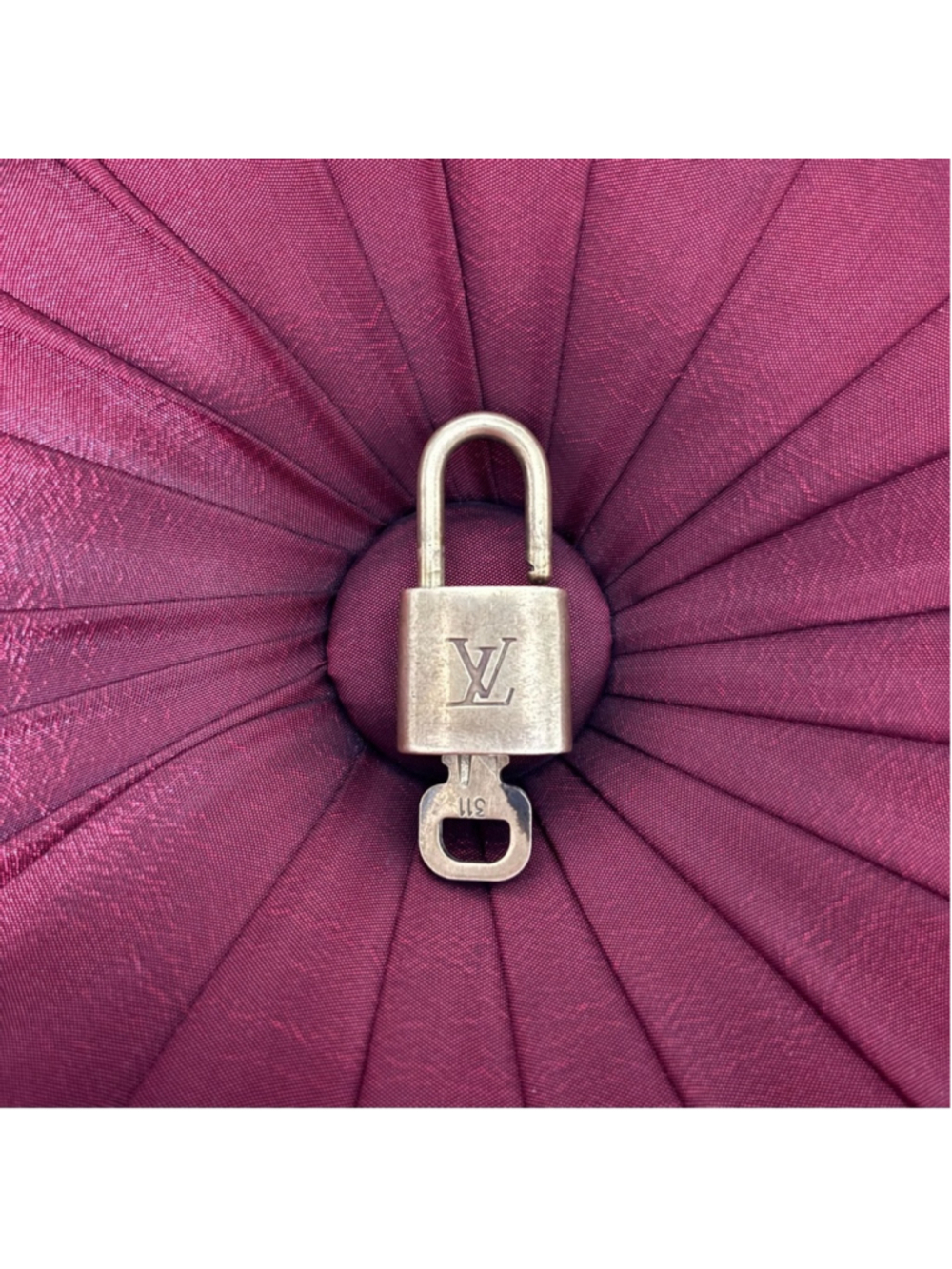 LOUIS VUITTON BRASS PADLOCK 311 WITH CHAIN - Picture 2 of 3